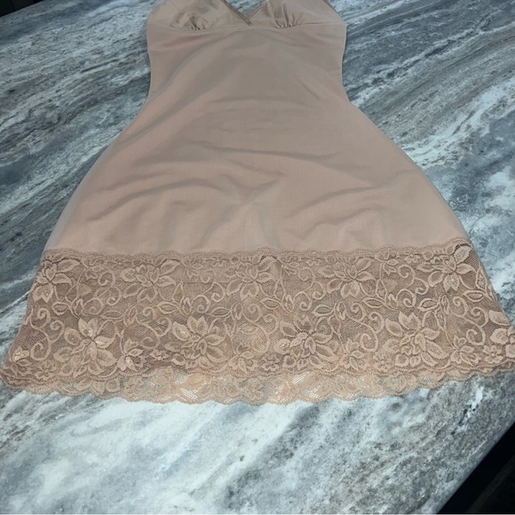 Yummie Tummie Peek-A-Boo Slip Nude size small like new - Picture 5 of 5